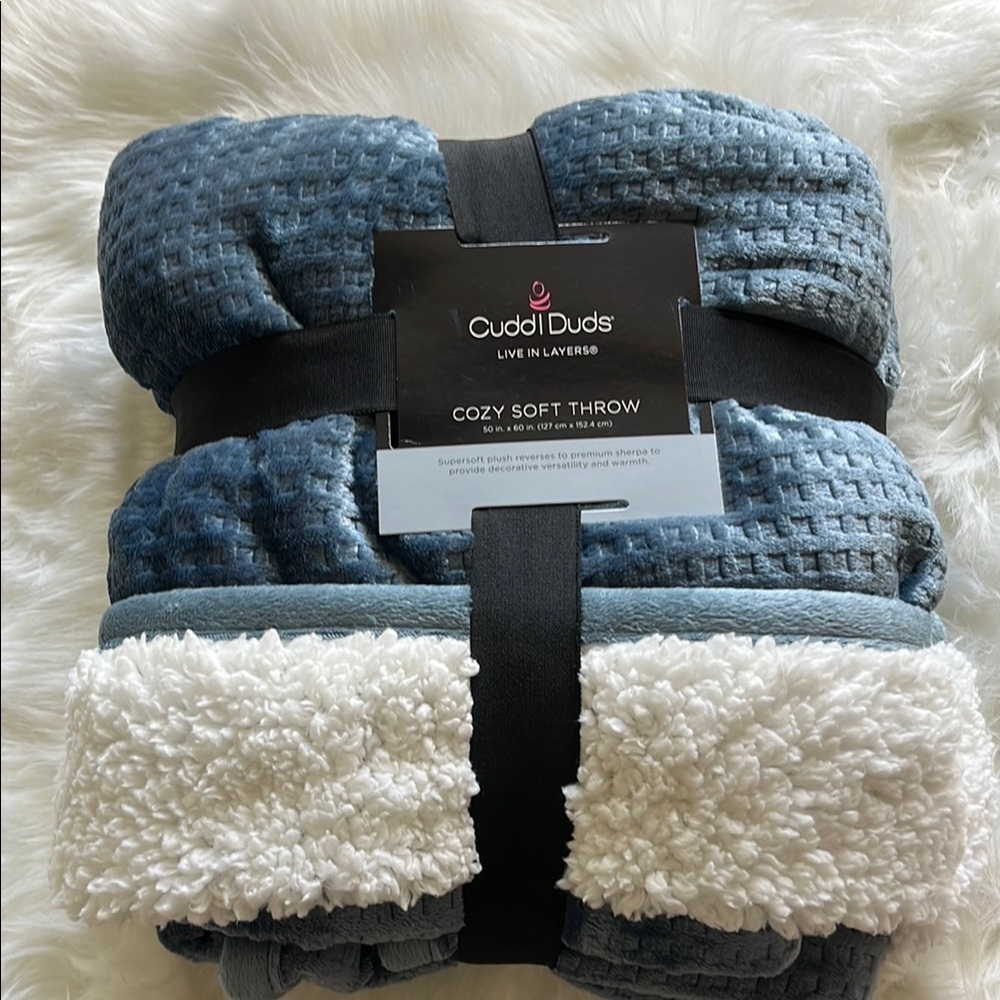 🆕 Cuddl Duds Waffle Textured Blue and White Cozy Soft Throw
